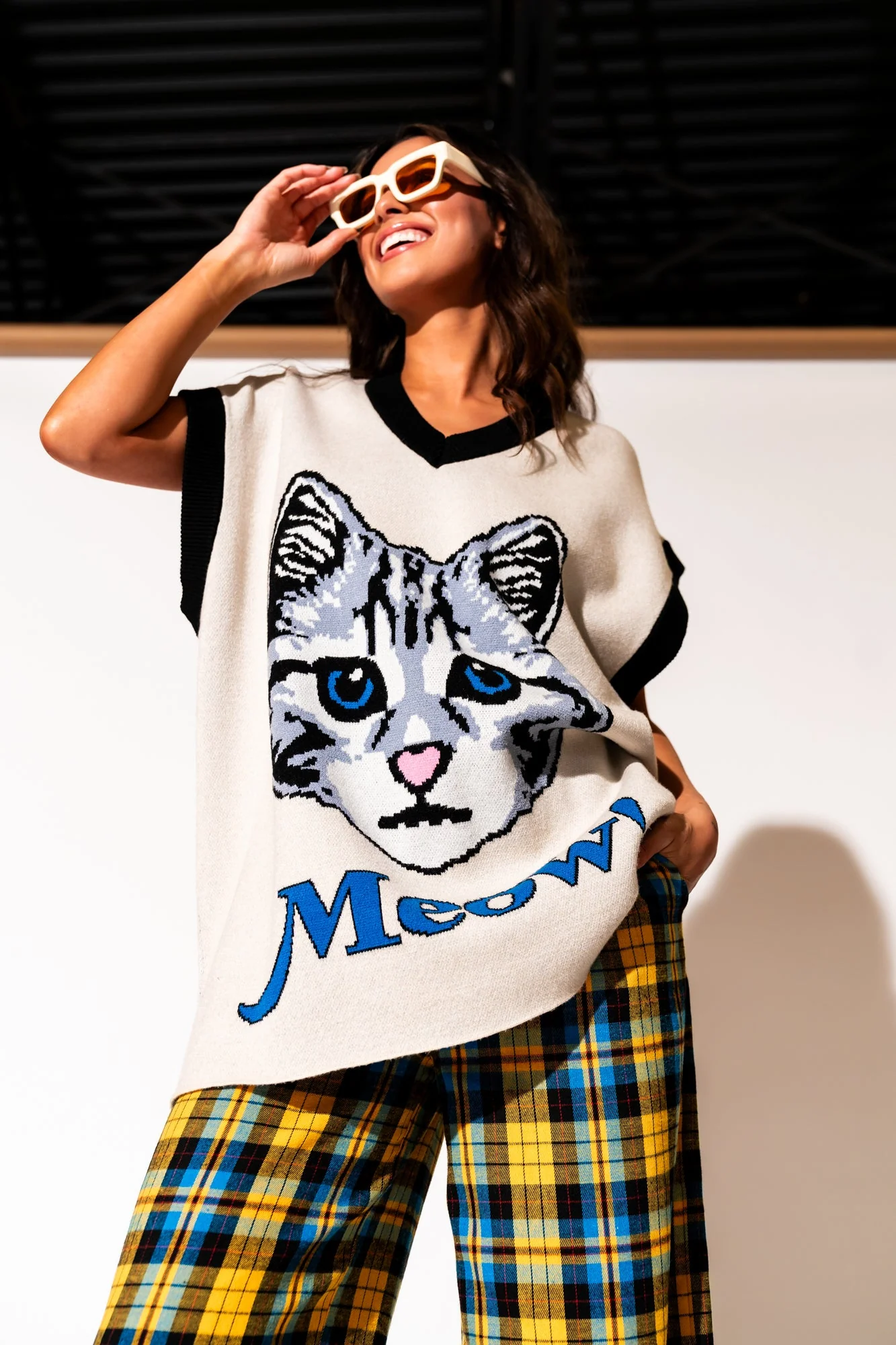 Oversized Sweater Vest in Pretty Kitty - Image 12