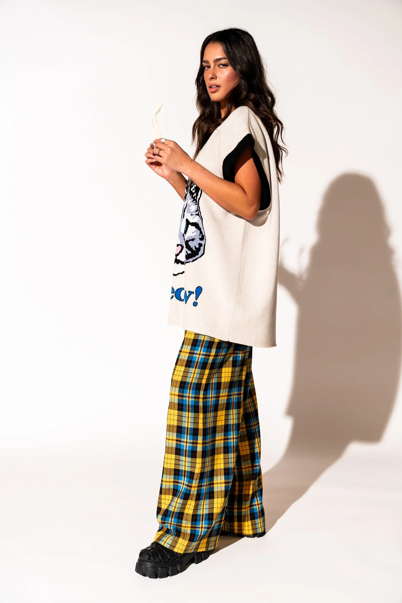 Oversized Sweater Vest in Pretty Kitty - Image 4