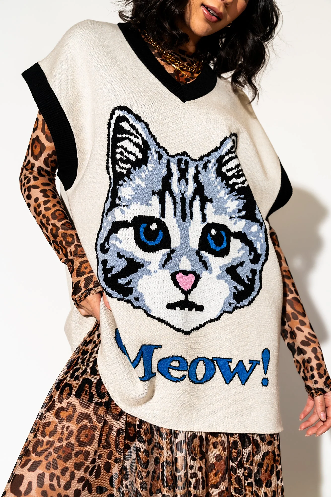 Oversized Sweater Vest in Pretty Kitty - Image 5