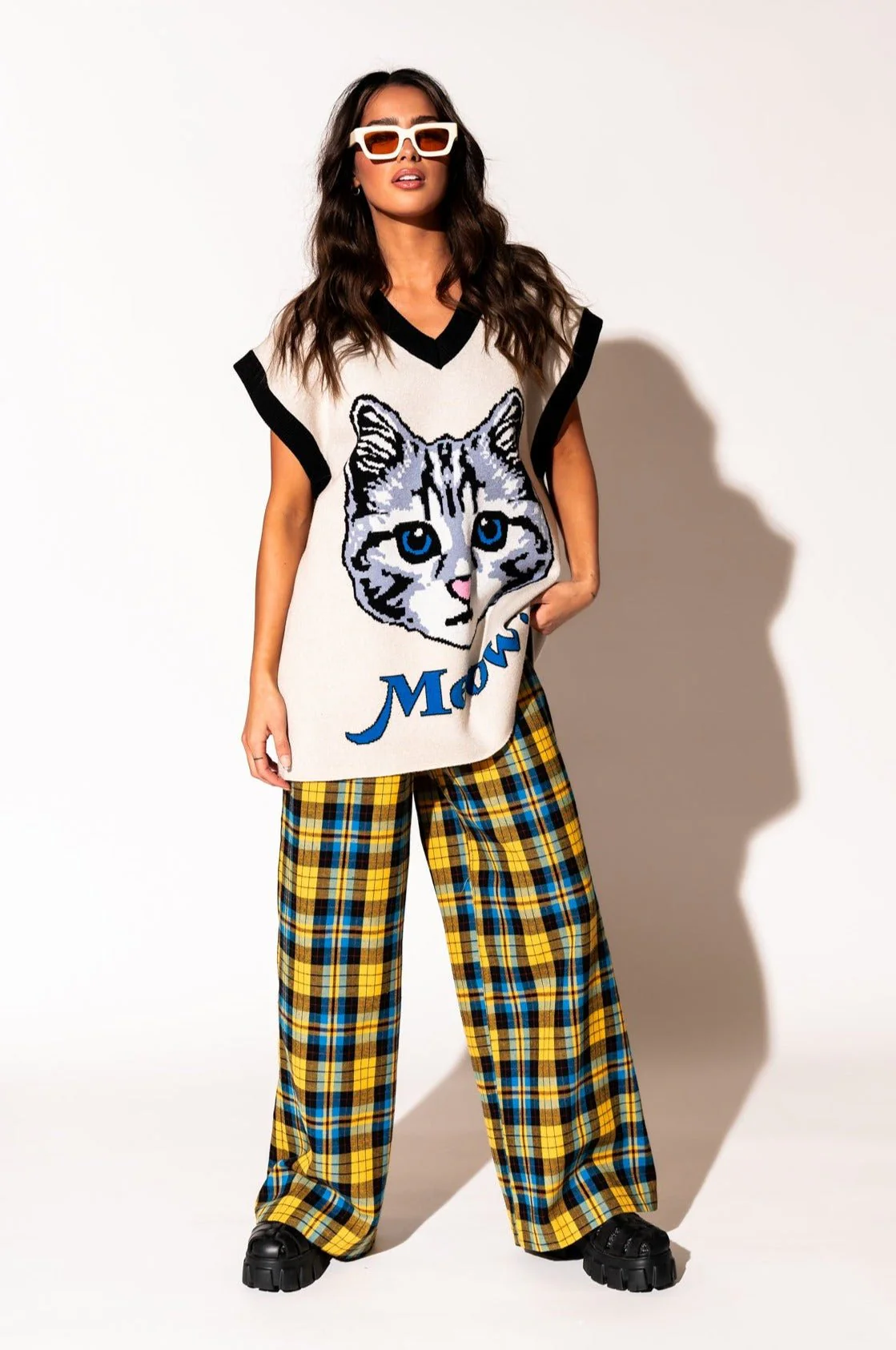 Oversized Sweater Vest in Pretty Kitty - Image 6